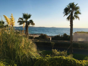 Charmant studio terrasse plage à 30m pleine vue mer et piscine, parking wifi gratuits